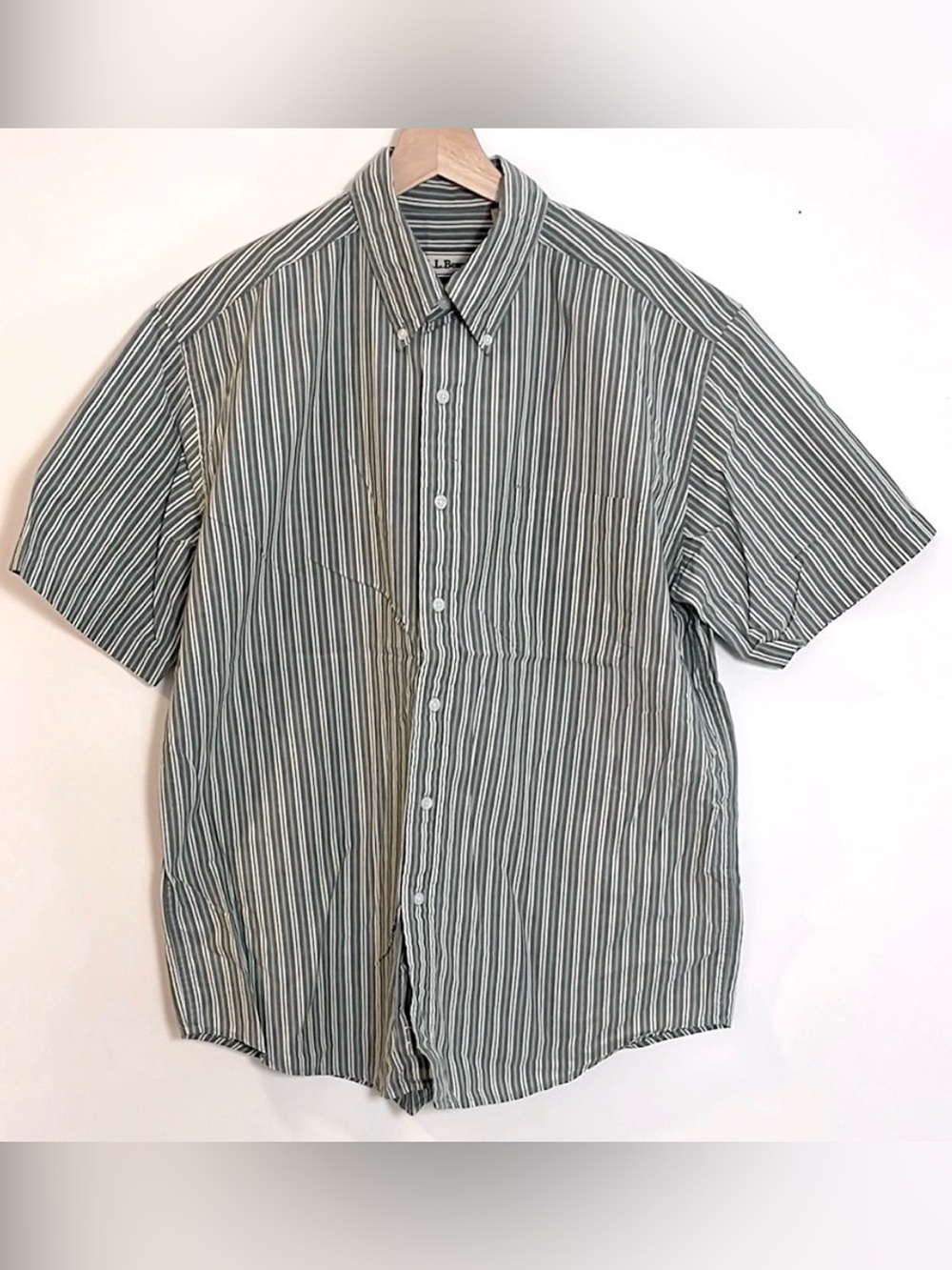 L.L. Bean Mens Green Stripe Lightweight Button-Down Short-Sleeve Shirt